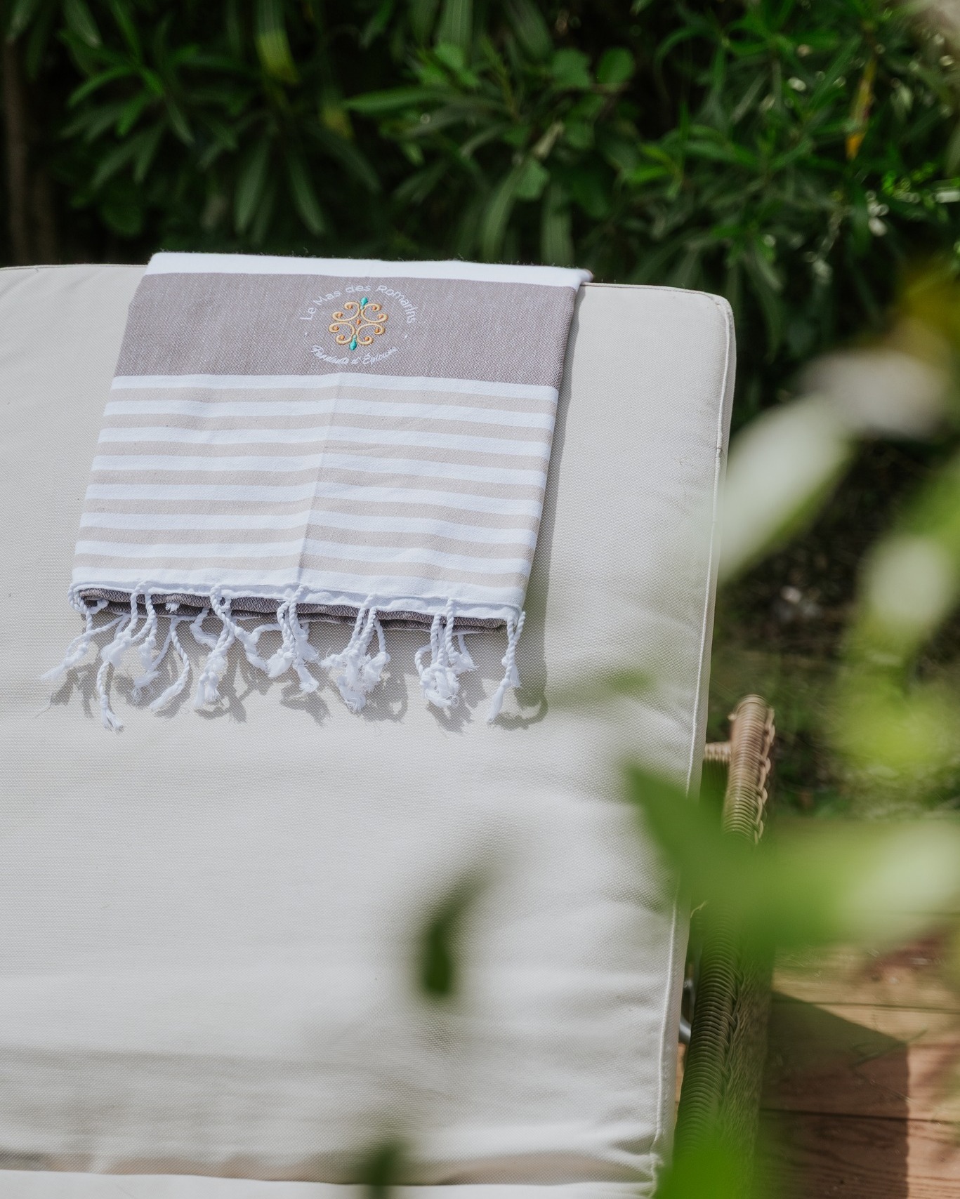 ✨ Détail qui fait toute la différence…
Nous sommes fiers de proposer à nos hôtes, tout au long de leur séjour, une sélection d’accessoires de confort siglés Mas des Romarins : serviettes brodées, foutas, peignoirs…
Des attentions qui incarnent notre philosophie : Farniente d’Épicure — bien plus qu’un simple hébergement, une véritable expérience sensorielle. Un art de vivre à la provençale, entre confort, douceur et déconnexion totale...
🌿 It’s all in the detail...
We’re proud to offer our guests a selection of signature Mas des Romarins accessories throughout their stay: embroidered towels, foutas, robes…
Thoughtful touches that reflect our philosophy: Farniente d’Épicure — more than just a stay, it’s a true sensory experience. A Provençal state of mind, where comfort, calm and complete disconnection come together perfectly.
→ mas-des-romarins.com
#masdesromarins #maisonsdhotesdeprovence #paysdefayence #chambresdhotesprovence #bedandbreakfastprovence #chambresdhotes #slowtravel #séjourenprovence